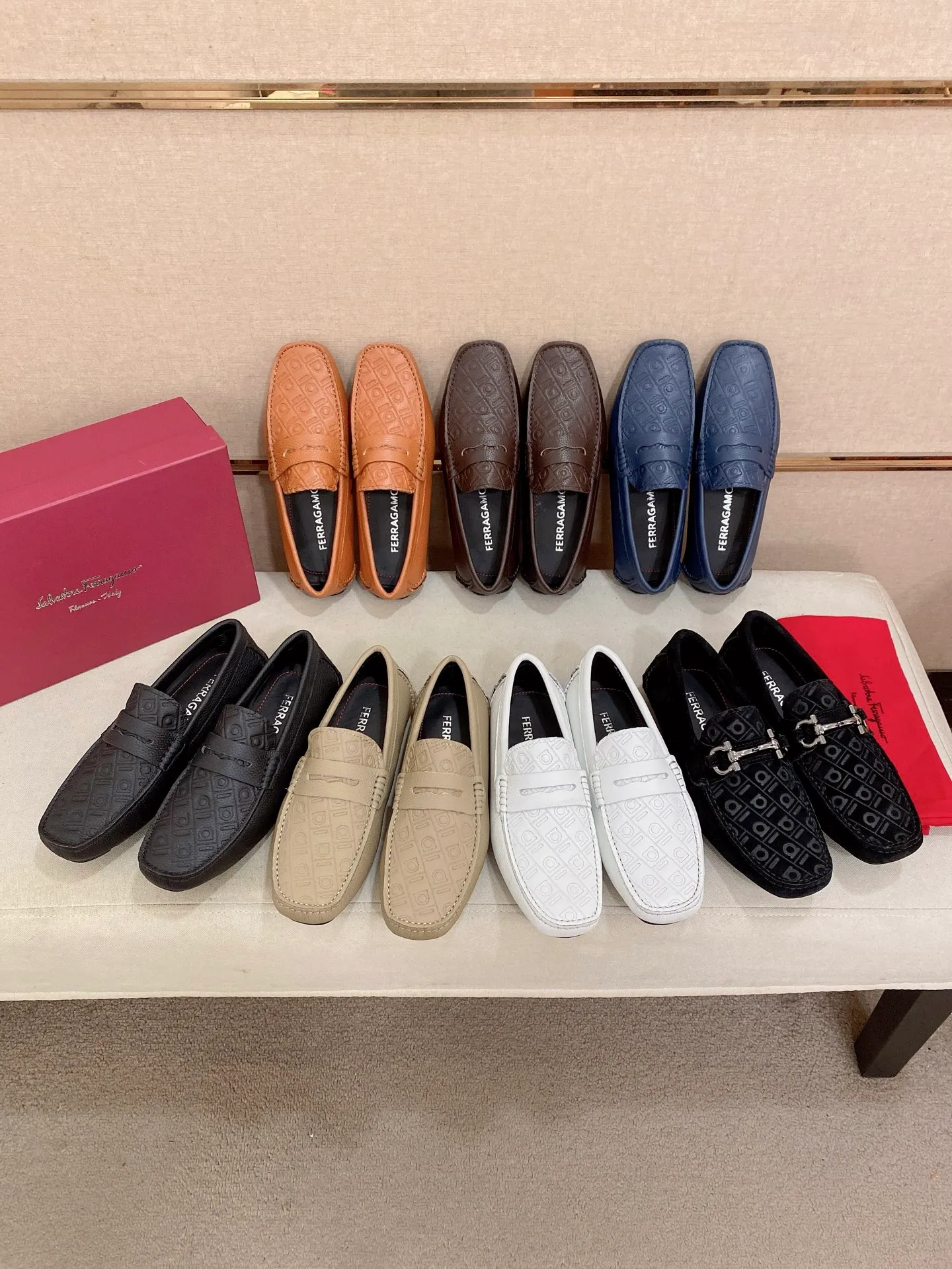 Men's shoes💰: 560💰High-end quality! Ferragamo🆕🆕Exclusive hot-selling products in stock🔥🔥New products on the shelves, high-quality Ferragamo men's pea shoes, high-end casual driving shoes, with complete packaging! 💪 💪 Material: imported first-layer pebbled cowhide 🐂 + imported high-quality water-dyed cowhide lining + wear-resistant outsole 👍🏻👍🏻 Features: high-end and comfortable, purely handmade 🚀 🚀 Create the perfect shoe that suits you best 🔥 🔥 Size: (38-44) 45 standard size can be customized!